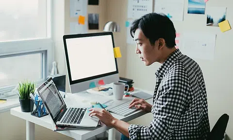 Làm freelance mỗi tháng kiếm nghìn USD nhưng tôi bị coi là kẻ thất nghiệp