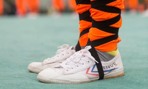 Câu chuyện hồi sinh của công ty chuyên sản xuất giày cho các nhà sư Thiếu Lâm