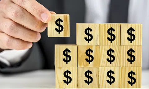 Bạn sẽ chẳng bao giờ cảm thấy mình kiếm đủ tiền, cho nên muốn có nền tài chính ổn định, việc đầu tiên người trẻ nên làm là ngừng ảo tưởng và sống thực tế hơn