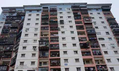 Nỗi khổ người mua chung cư: Mua dễ, bán “khó như…lên trời”