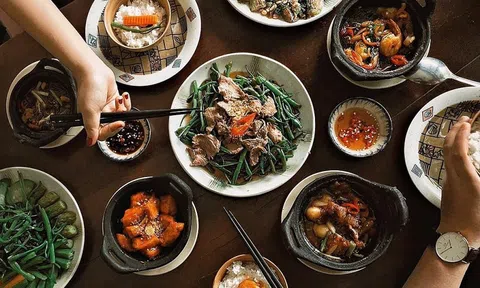 'Người Việt ăn chung đĩa, gắp cho nhau là thiếu văn minh'