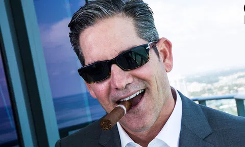 Triệu phú tự thân Mỹ: Nhịn uống cà phê, trà sữa mỗi ngày là lời khuyên "vớ vẩn" vì nó không giúp bạn giàu hơn, thay vào đó hãy thực hiện 5 điều này