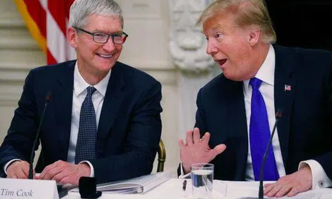 Tổng thống Mỹ Donald Trump vừa ăn tối cùng CEO Apple Tim Cook, khoe một điều 'tuyệt vời' sắp tới