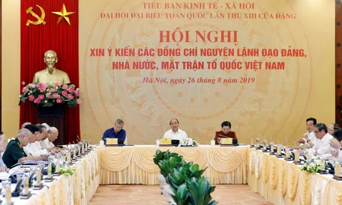 Nguyên Thủ tướng Nguyễn Tấn Dũng cùng nhiều nguyên lãnh đạo dự hội nghị góp ý Chiến lược 10 năm