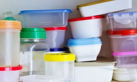 "Điếc không sợ súng", người Việt đang tự "giết mình" khi dùng đồ nhựa đựng thực phẩm