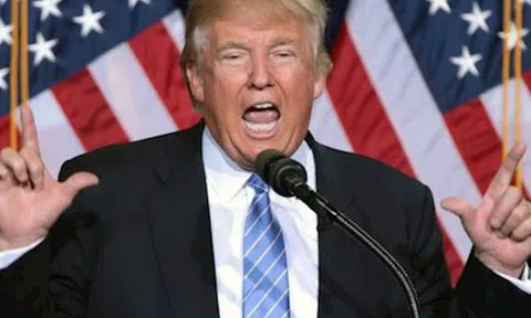 iPhone nhập khẩu từ Trung Quốc sẽ bị áp thêm 10% thuế, quyết định khiến cổ phiếu Apple ngay lập tức sụt giảm