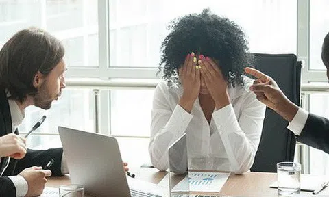 Khảo sát mới cho thấy: 8 trên 10 dân công sở đã bật khóc tại chỗ làm, chủ yếu là do sếp và đồng nghiệp chèn ép