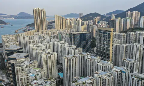 Cơn địa chấn Hong Kong, người dân hoảng loạn gom tiền mặt