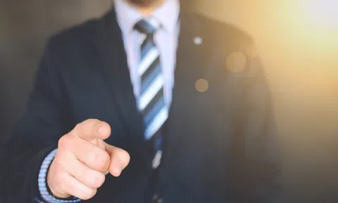 Bí kíp chốn công sở: Đi làm bị sếp mắng là chuyện "cơm bữa" nhưng đây là cách nhân viên khôn ngoan "sống chung" với cấp trên siêu nóng tính