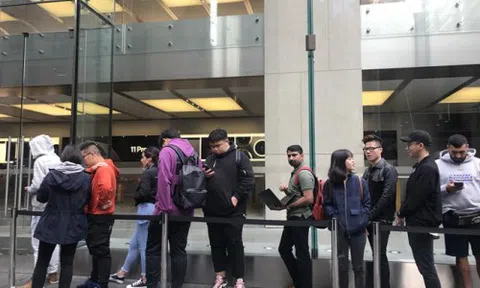 Apple Store vỡ trận vì nhiều người Việt mua đến 6 chiếc iPhone 11