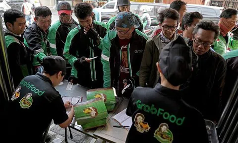 Đại chiến thị trường giao đồ ăn: Grab và Gojek mỗi ngày nhận hàng triệu đơn hàng khắp Đông Nam Á, xử lý tổng giao dịch trị giá hàng tỷ đô mỗi năm