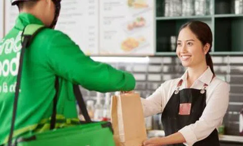 Xe ôm công nghệ thu trên 100 triệu đồng/năm nộp thuế 4,5%/doanh thu