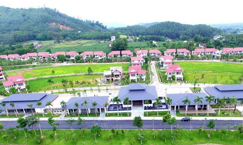 'Ông lớn' BĐS Hà Nội mang biệt thự, villas, căn hộ siêu sang đi 'cắm' ngân hàng