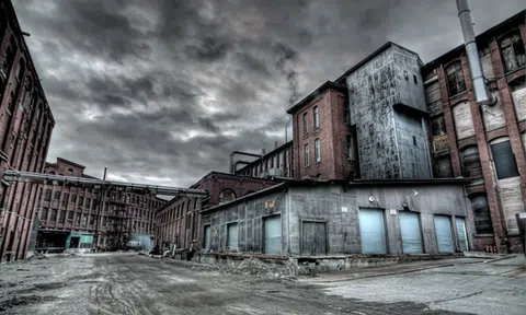 Cháy nhà xưởng, CEO vẫn trả lương cho hàng nghìn nhân viên, sản lượng tăng 40%, giữ chân 95% khách hàng, nhưng DN vẫn phá sản: Quyết định đúng đắn hay sai lầm?