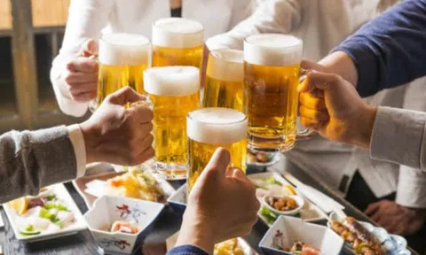 Dân Việt giàu lên, giới kinh doanh đồ uống, thực phẩm “hốt bạc”?