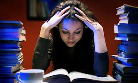 Thức khuya: Con đường từ giường tới nghĩa địa ngắn nhất