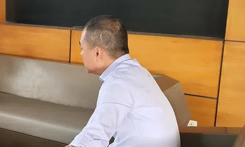 Xuất hiện sau gần 1 tháng đóng cửa Món Huế, ông Huy Nhật khẳng định bị nhóm NĐT ngoại "đẩy" ra khỏi công ty, dù muốn cũng không thể trả nợ nhà cung cấp