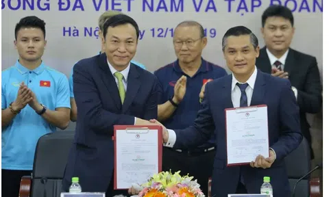 Lộ thêm nhà tài trợ trả lương "khủng" cho HLV Park Hang-seo