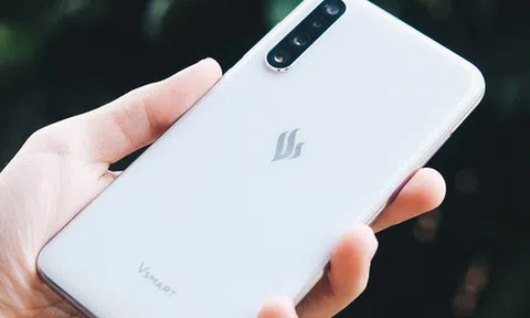 Lần đầu tiên có smartphone Việt được người Việt tìm mua nhiều đến độ cháy hàng