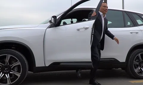 Lãnh đạo VinGroup "đồng loạt" bỏ xe sang dùng xe Vinfast