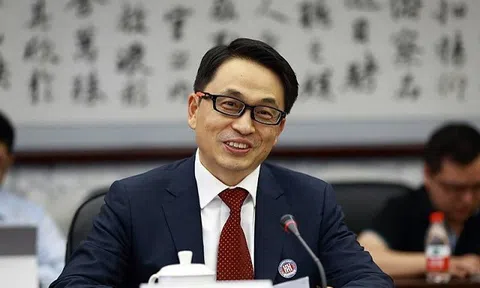 Thiếu niên bán dạo mì ăn liền trở thành tỷ phú Trung Quốc như thế nào?