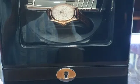 Ông Đoàn Ngọc Hải bán đồng hồ Patek Philippe, điện thoại Vertu giá 2 tỷ