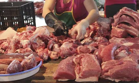 Một siêu thị tuyên bố bán thịt lợn không lấy lãi
