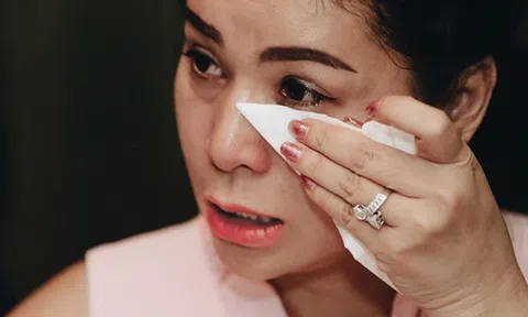 Bà Thảo lặn lội lên M'Drak đón chồng nhưng bị bảo vệ ngăn cản quyết liệt, ông Vũ tránh mặt và quyết không về thọ tang cha