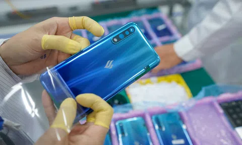 Giảm mạnh giá bán Vsmart Live, tỷ phú Phạm Nhật Vượng muốn "đấu" trực diện với các hãng smartphone ngoại?