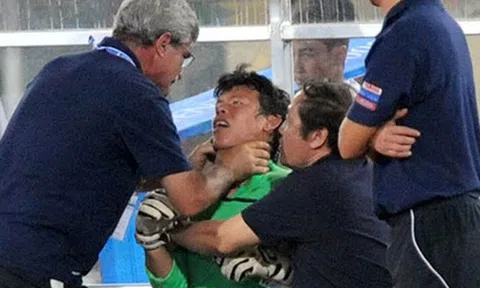 Tròn 10 năm HLV trưởng U23 Việt Nam "bóp cổ" thủ môn ở chung kết SEA Games: Khoảnh khắc ám ảnh vẫn chưa có lời giải