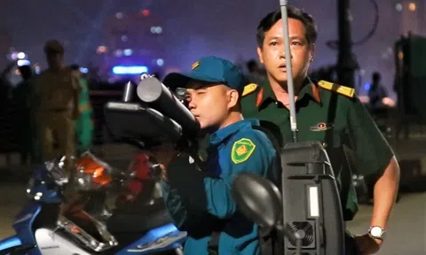 Súng bắn flycam khi quay cảnh pháo hoa ở TP.HCM