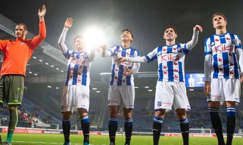 Hé lộ doanh nghiệp Việt Nam đầu tiên ký hợp đồng quảng cáo trên sân CLB Heereveen của Đoàn Văn Hậu