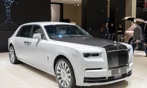 Lộ nội thất siêu độc của chiếc Rolls-Royce Phantom VIII thứ 2 vừa về Việt Nam
