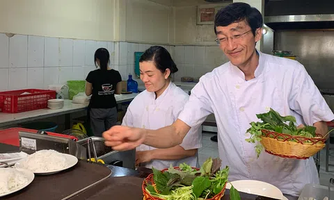 Thạc sĩ kinh tế mở quán bún chả xưa