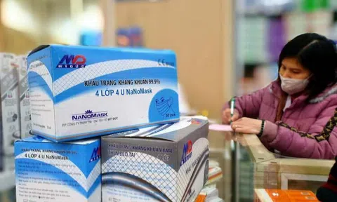 Khẩu trang y tế loạn giá, 'cháy' hàng