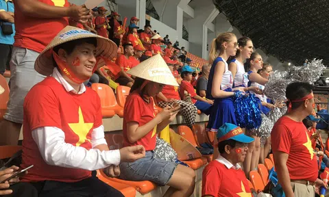 Ông chủ Khoá tặng 100 suất sang Thái Lan cổ vũ Việt Nam trận chung kết