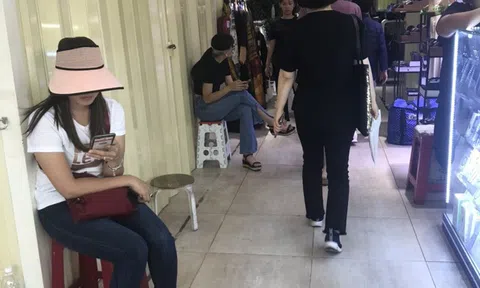 Đóng cửa hàng loạt ở trung tâm mua sắm sầm uất nhất Sài Gòn, điều gì xảy ra?