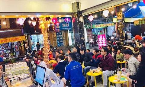 Ghế nhựa ngắm phố, cuộc chiến 'thay máu' trên vỉa hè Hà Nội