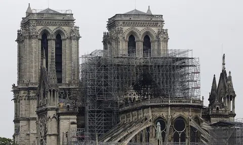 Bài học từ việc quyên góp cho nhà thờ Đức Bà: Đừng quá tin tưởng vào lời hứa của các tỷ phú