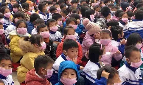 34 trẻ nhỏ ho, sốt sau khi cha mẹ từ Trung Quốc về, Điện Biên họp