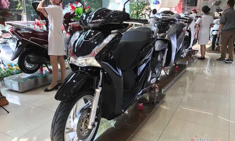 Xe máy hot "rớt" giá hơn chục triệu, khách vẫn chưa thỏa mãn
