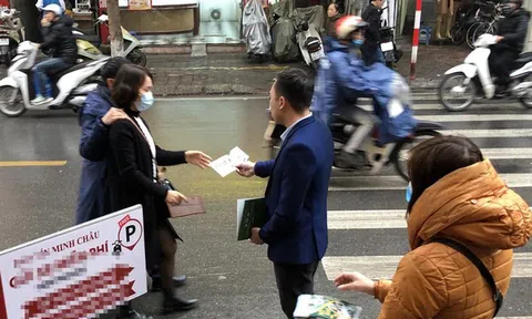 Cởi bỏ bộ vest bảnh bao, anh cử nhân đi phụ hồ sống qua ngày