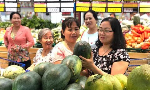 Big C, Co.opMart tuyên bố bán dưa hấu, thanh long không lợi nhuận