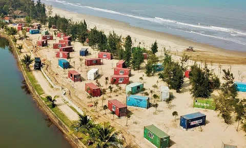 130 phòng nghỉ container 'mọc' giữa rừng phòng hộ ven biển