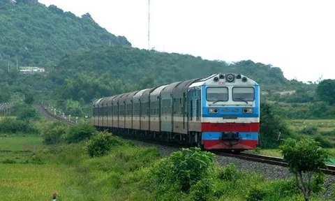 Thiếu tiền trả lương cho nhân viên gác tàu, nguy cơ sẽ dừng chạy tàu trên toàn quốc