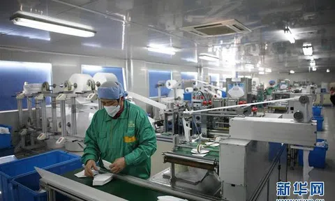 Bên trong các nhà máy sản xuất khẩu trang tại Trung Quốc