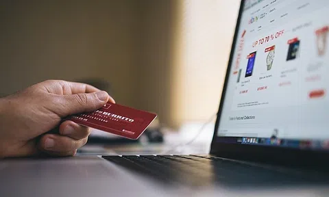 6 dấu hiệu bạn đang tiêu tiền nhiều hơn khả năng