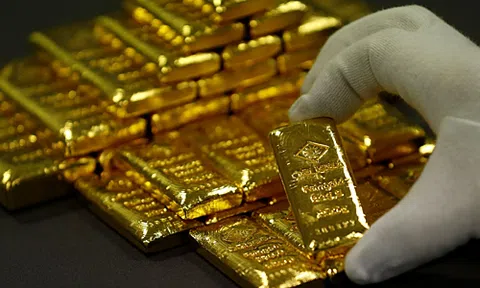 Nghịch lý 'thích' mua vàng, đất lúc tăng giá