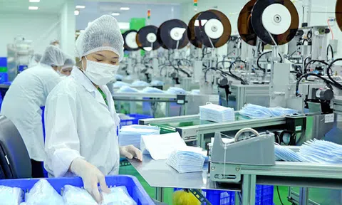 Hơn 36 tấn khẩu trang y tế đã được xuất đi ở sân bay Tân Sơn Nhất