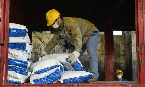 Trung Quốc cứu nền kinh tế đang sốt cao vì virus Vũ Hán như thế nào?